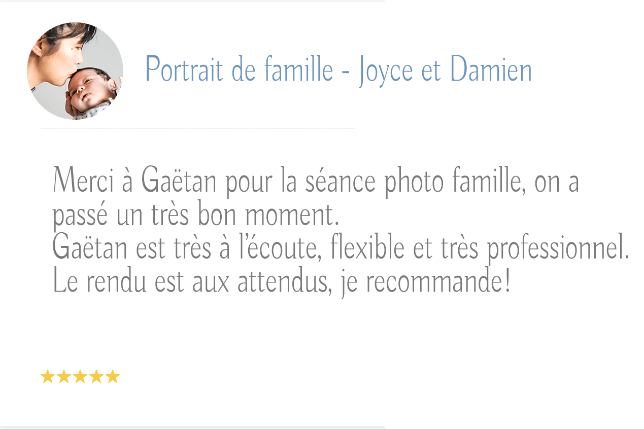 Une critique en français apparaît avec une vignette de photo en haut à gauche montrant un adulte tenant étroitement un bébé. La critique se lit comme suit : "Merci à Gaëtan pour la séance photo famille, on a passé un très bon moment. Gaëtan est très à l'écoute, flexible et très professionnel. Le rendu est aux attentes, je recommande ce photographe de mariage Bordeaux !" Ci-dessous, cinq étoiles d'or montrent