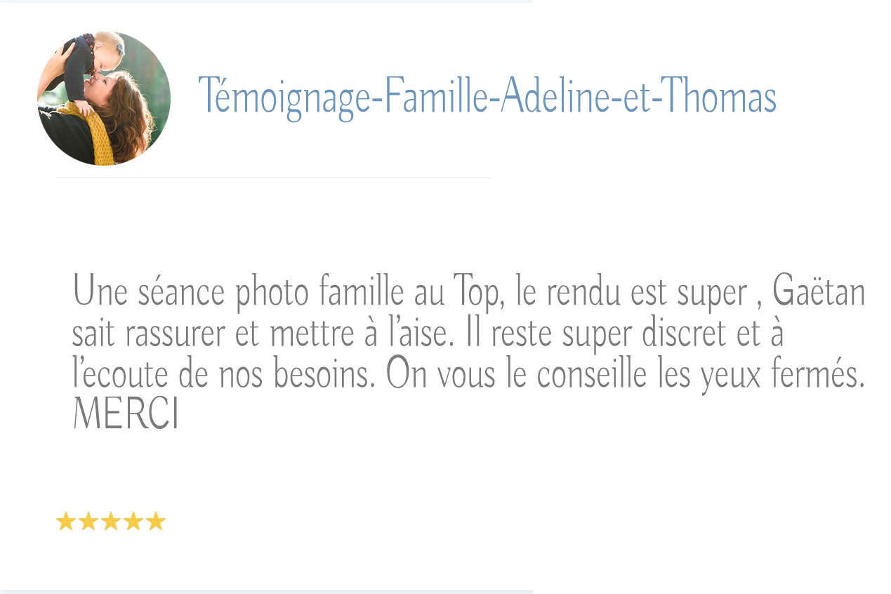 Une critique intitulée « Témoignage-Famille-Adeline-et-Thomas » avec une image d'une famille dans un cercle jaune dans le coin supérieur gauche. Le texte en français félicite le photographe de mariage bordelais Gaëtan pour son côté rassurant, discret et attentionné. Il conclut par « MERCI » et une note de cinq étoiles jaunes.