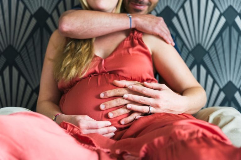 L’attente émouvante de la naissance de bébé